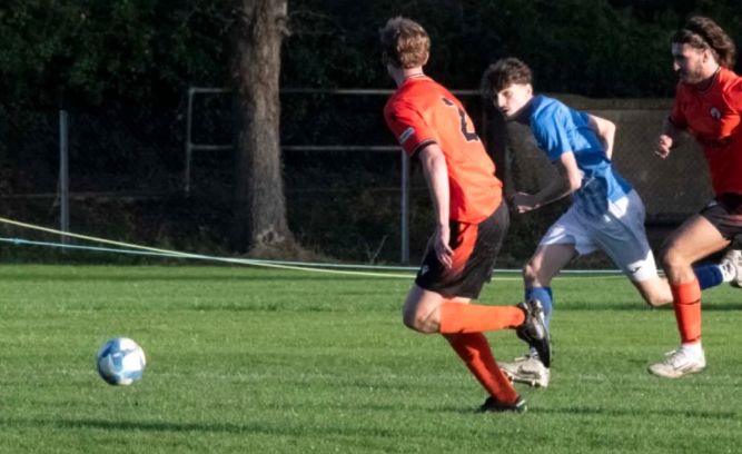 Whiteley player moving towards the ball